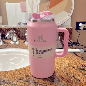 New limited edition Stanley 64oz with handle - tulle pink - sold out